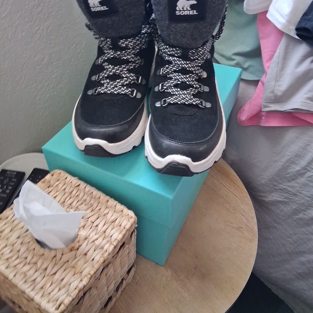 Sorel Black and Gray Snow Boots - Picture 6 of 10